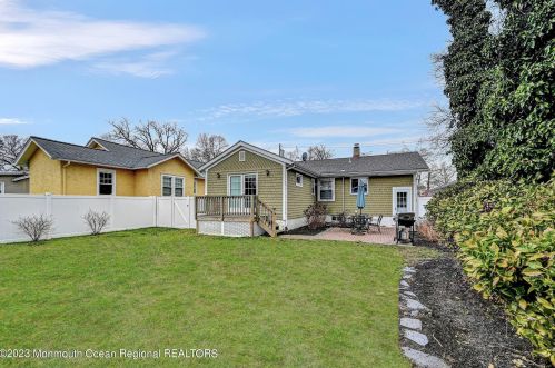 1325 Laurel Ave, Tinton Falls, NJ 07712-4608