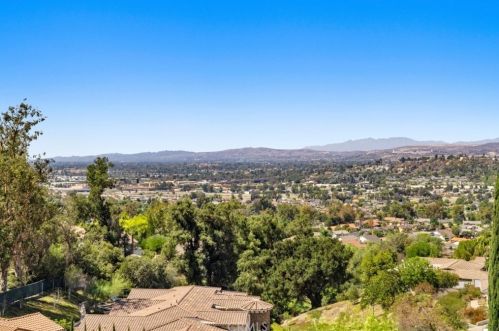 387 Henning Way, Anaheim, CA 92807-4009