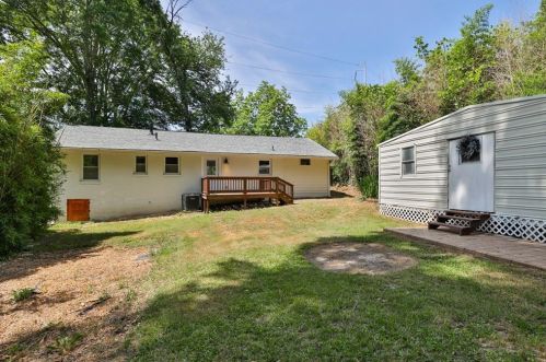 1976 Dering Cir, Atlanta GA  30345-1612 exterior