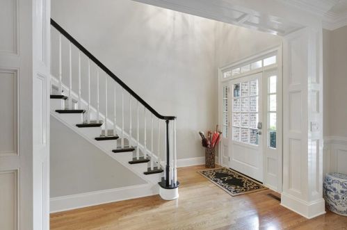 2527 Brookline Cir, Atlanta GA  30319-3690 exterior