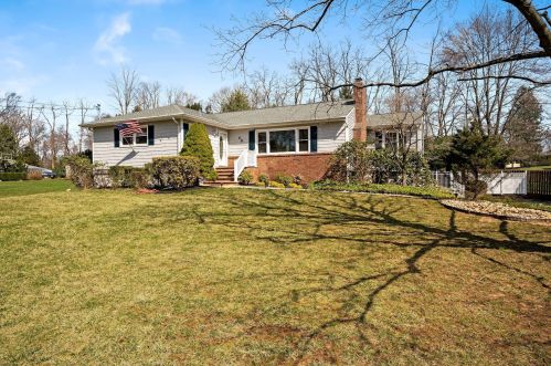 68 Leedsville Dr, Lincroft, NJ 07738-1210
