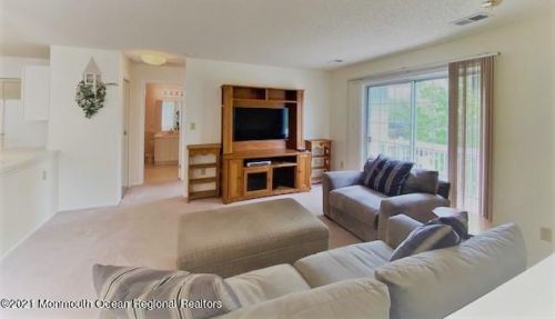 22 Des Moines Ct, Tinton Falls NJ  07712-7721 exterior