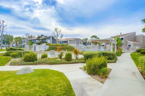 2867 Fairview St, Santa Ana CA  92704-5933 exterior