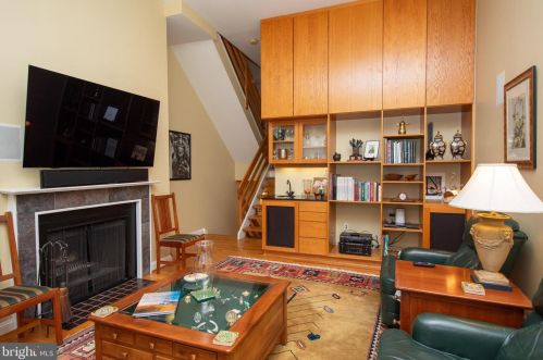 427 16 St, Philadelphia PA  19146-1657 exterior