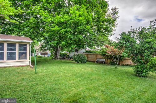 1651 Sunset Ave, Lancaster PA  17601-4355 exterior