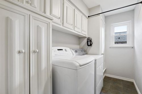 1932 Chesham Dr, Carrollton TX 75007-2403 exterior