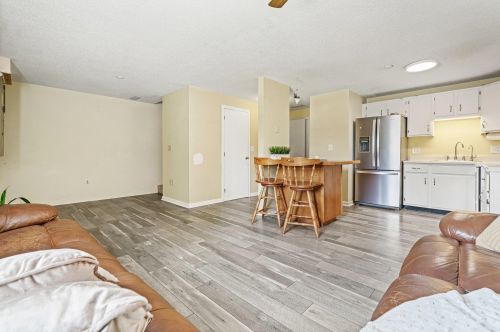 407 Elmwood Dr, Hudson NH  03051-3242 exterior