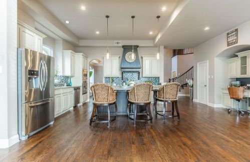 6911 Cyn Mdw Dr, Garland TX  75048-3050 exterior