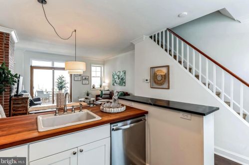 502 22nd St, Philadelphia PA 19146-1247 exterior