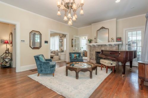 1135 Mistletoe Dr, Fort Worth, TX 76110-1016