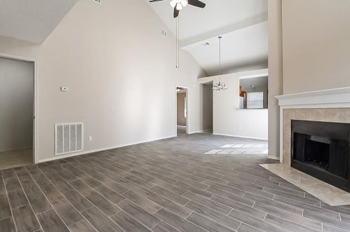 711 Meadowcreek Ct, Garland TX  75043-5265 exterior