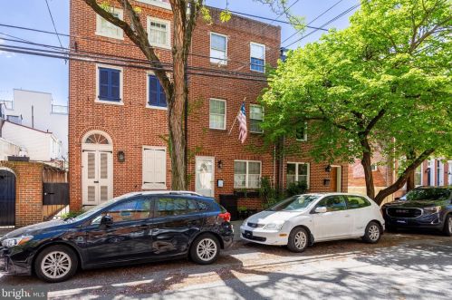 202 Carpenter St, Philadelphia, PA 19147-4221