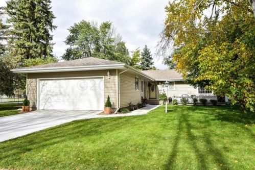 104 14th Ave, Moorhead, MN 56560-4041