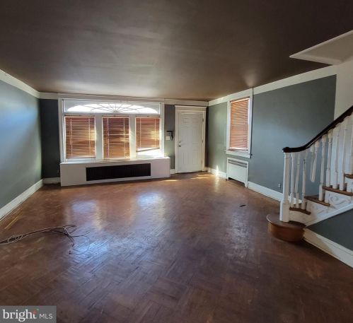 7335 18th St, Philadelphia, PA 19126-1504