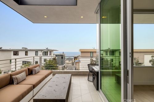 2412 Manhattan Ave, Manhattan Beach, CA 90266-4347
