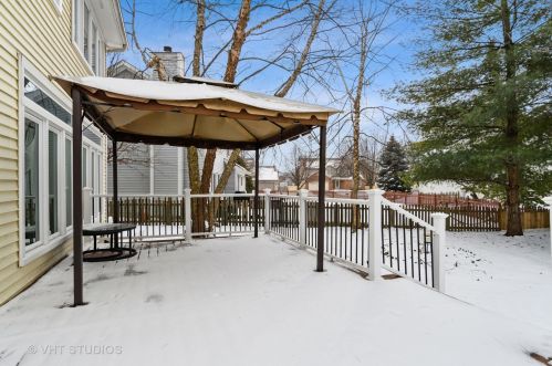 385 Aristocrat Dr, Lemont IL  60490-3189 exterior