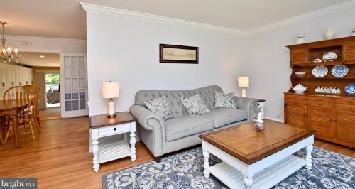 8513 Fairburn Dr, Springfield VA  22152-3225 exterior