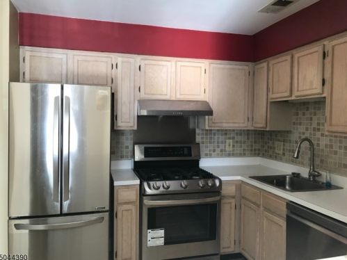 733 Waterford Dr, Edison, NJ 08817-1904