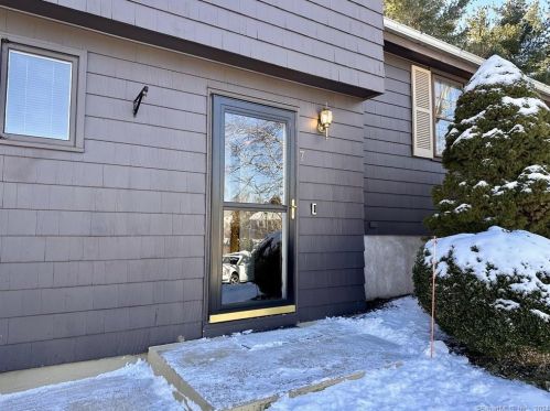 7 Blue Bird Rd, Middletown, CT 06457-5003