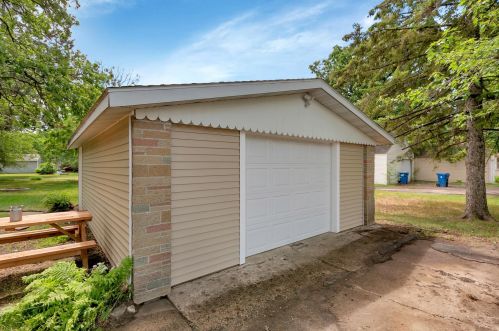 216 9th St, Sauk Rapids, MN 56379-1122