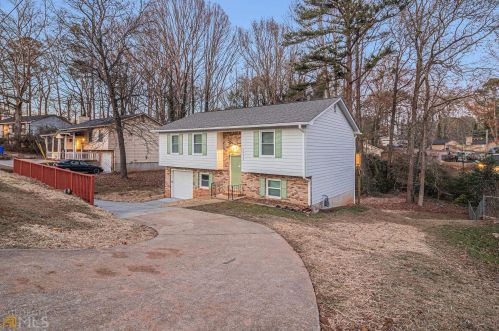1743 Hunting Creek Ln, Conyers GA  30013-1741 exterior