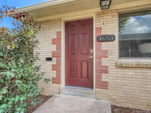 3653 Locust St, Denver, CO 80207-1338