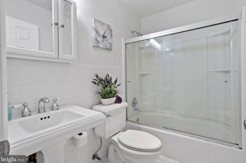 8335 Collins Ave, Camden NJ  08109-3568 exterior