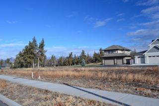 964 Rimrock Dr, Eagle Crest, OR 97756-7161