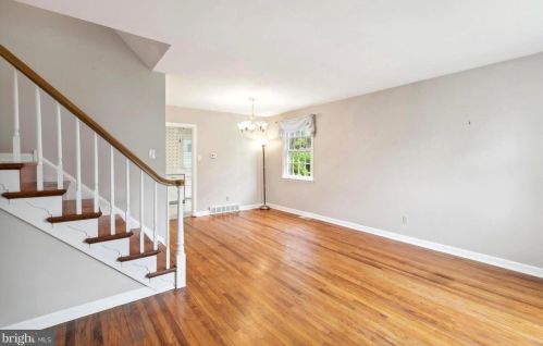 8421 Chippewa Rd, Philadelphia PA 19128-1206 exterior