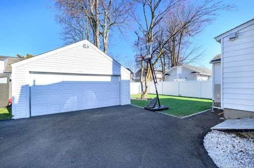 3 Delaware Ave, Norwalk CT  06851-2702 exterior