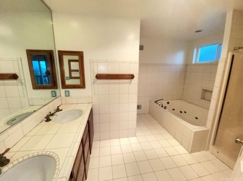 1319 Gonzales Rd, Simi Valley CA exterior