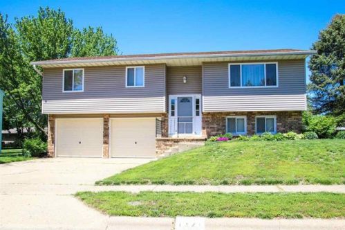1321 Pine St, Vonachen Knolls, IL 61523-1322
