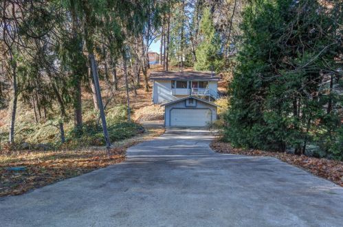 708 Doris Dr, Grass Valley, CA 95945-5524