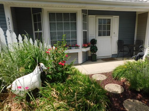 3319 Huntington Ln, Island Lake, IL 60042-9127