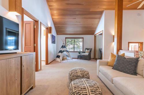 733 Conifer, Truckee CA  96161-3942 exterior