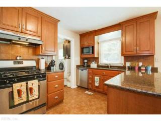 4717 Thornwood St, Portsmouth, VA 23703-3622