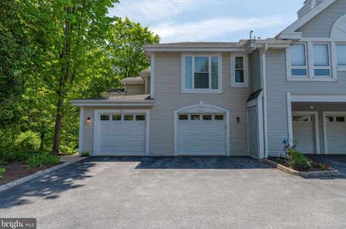 507 Country Place Dr, Lancaster, PA 17601-1794