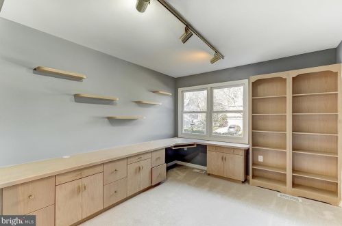 6125 Wooded Run Dr, Columbia MD 21044-3800 exterior