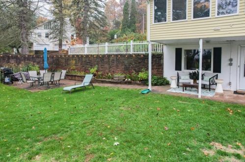 39 Maryland Dr, Middlefield CT  06455-1005 exterior