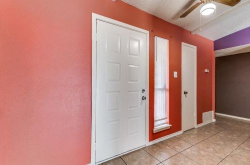 7225 Cleburne Rd, Fort Worth TX  76133-6810 exterior