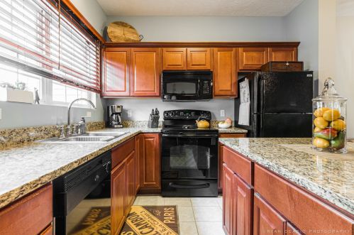 587 Stonegate Dr, Sycamore IL  60178-8907 exterior