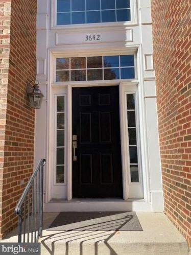 3642 Expedition Dr, Triangle VA  22172-2069 exterior