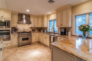 45 Oxford Dr, Tenafly, NJ 07670-3113