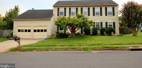 1387 Butter Churn Dr, Herndon, VA 20170-2052