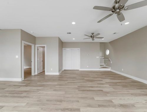 706 Todville Rd, Taylor Lake Village, TX 77586-3910