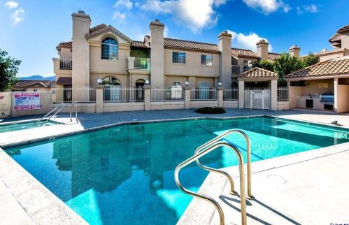 4520 Pennsylvania Ave, Glendale, CA 91214-4200