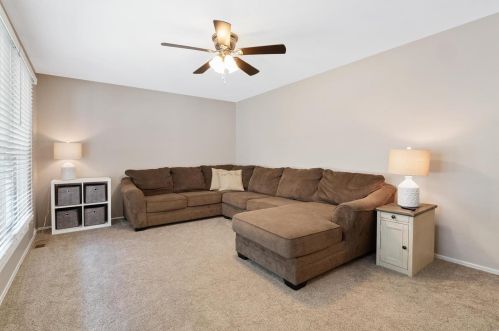 12469 Dawn Hill Dr, Hazelwood, MO 63043-3636