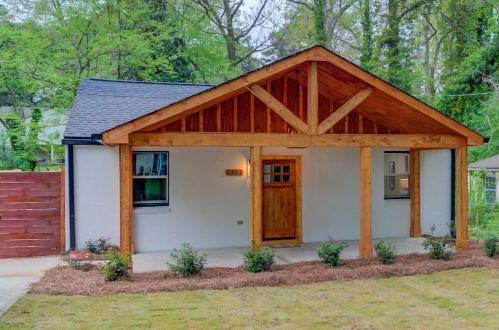 1351 Graymont Dr, Atlanta, GA 30310-3921