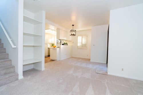 522 Victoria St, Santa Barbara, CA 93101-4261