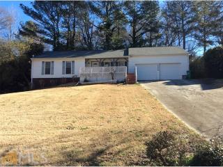 2888 Creekwood Dr, Lithonia, GA 30078-3504
